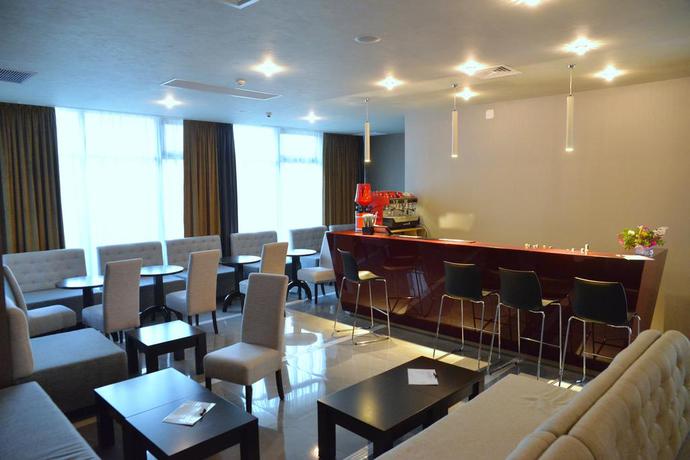 Imagen del bar/restaurante del Hotel Ramada By Wyndham Constanta. Foto 3