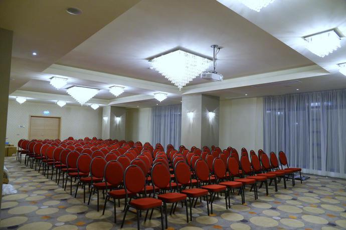 Imagen de los interiores del Hotel Ramada By Wyndham Constanta. Foto 13