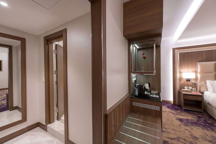 Imagen de la habitación del Hotel Ramada By Wyndham Continental Jeddah. Foto 7