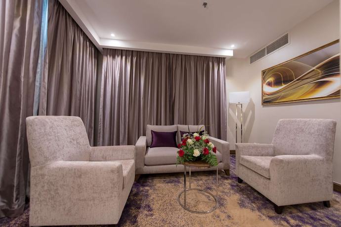 Imagen de la habitación del Hotel Ramada By Wyndham Continental Jeddah. Foto 8