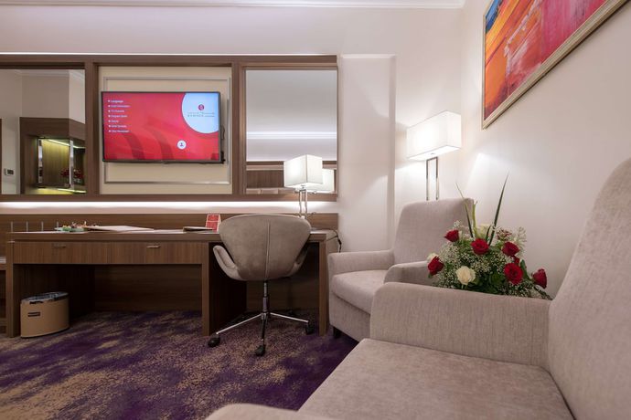 Imagen de la habitación del Hotel Ramada By Wyndham Continental Jeddah. Foto 18