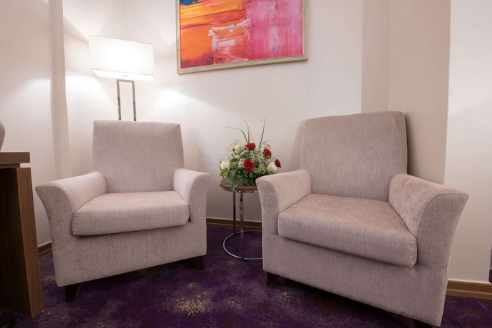 Imagen de la habitación del Hotel Ramada By Wyndham Continental Jeddah. Foto 19