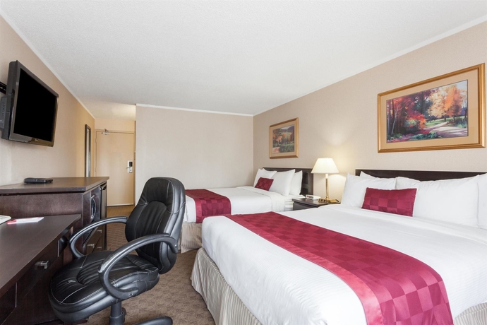 Imagen de la habitación del Hotel Ramada By Wyndham Coquitlam. Foto 7