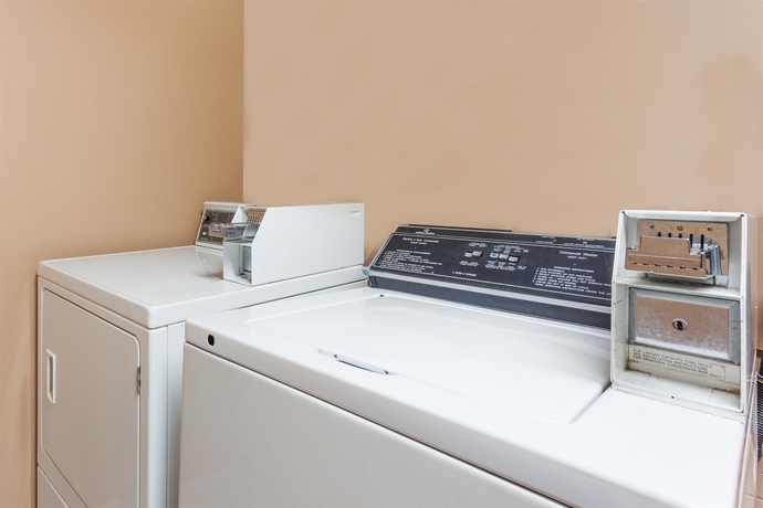 Imagen de los interiores del Hotel Ramada By Wyndham Coquitlam. Foto 14