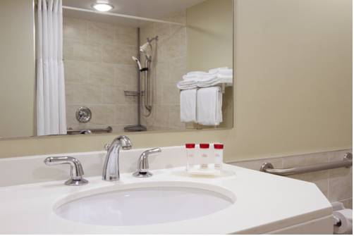 Imagen de la habitación del Hotel Ramada By Wyndham Cornwall. Foto 11