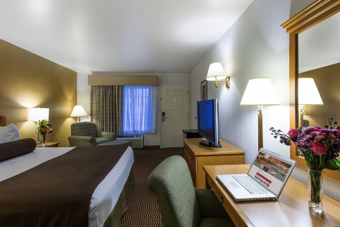 Imagen de la habitación del Hotel Ramada By Wyndham Costa Mesa/newport Beach. Foto 8