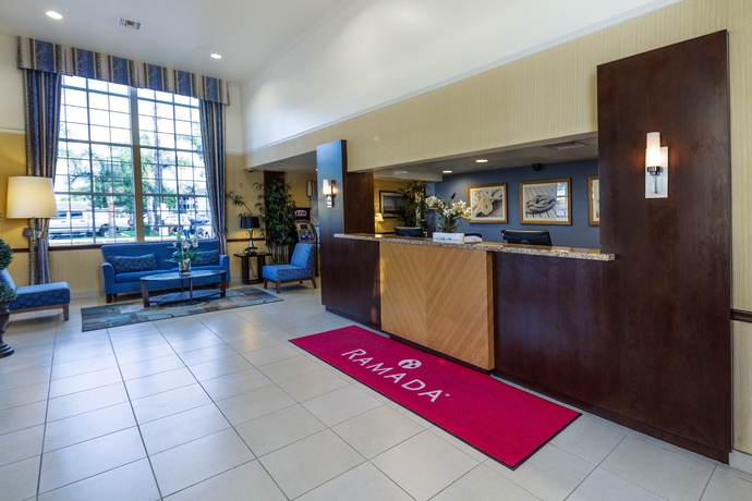 Imagen de los interiores del Hotel Ramada By Wyndham Costa Mesa/newport Beach. Foto 13
