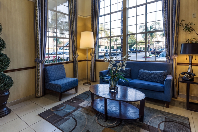 Imagen de los interiores del Hotel Ramada By Wyndham Costa Mesa/newport Beach. Foto 14