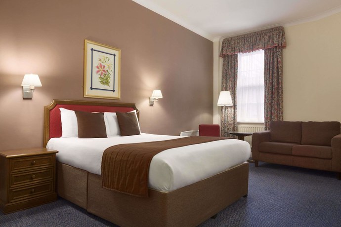 Imagen de la habitación del Hotel Ramada By Wyndham Crawley Gatwick. Foto 6