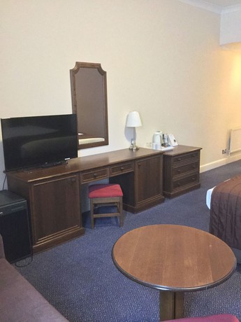 Imagen de la habitación del Hotel Ramada By Wyndham Crawley Gatwick. Foto 8