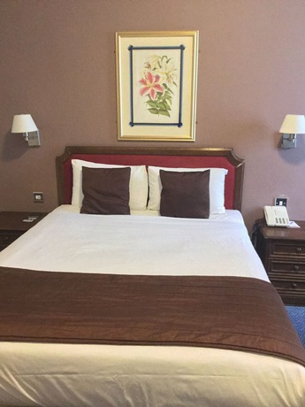 Imagen de la habitación del Hotel Ramada By Wyndham Crawley Gatwick. Foto 9