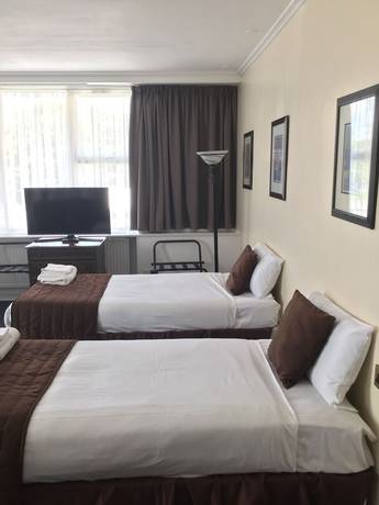 Imagen de la habitación del Hotel Ramada By Wyndham Crawley Gatwick. Foto 14