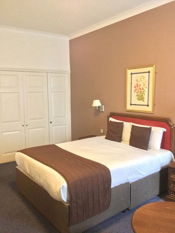 Imagen de la habitación del Hotel Ramada By Wyndham Crawley Gatwick. Foto 16