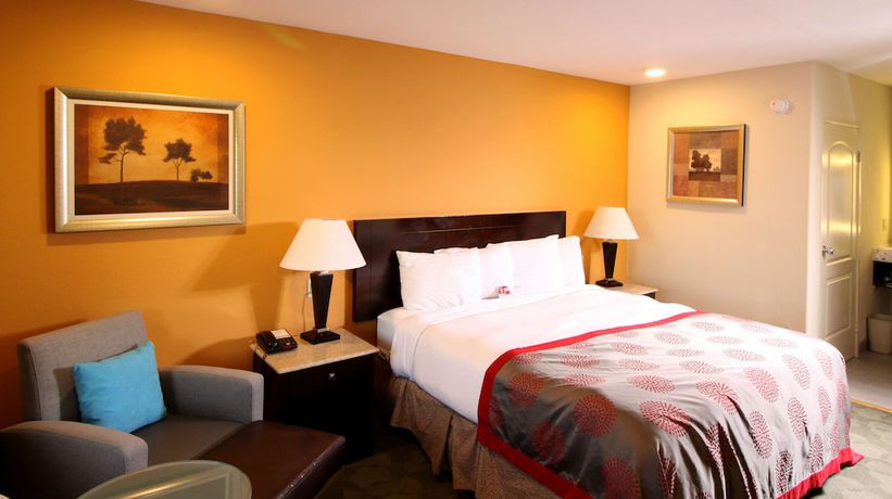 Imagen de la habitación del Hotel Ramada By Wyndham Culver City. Foto 5