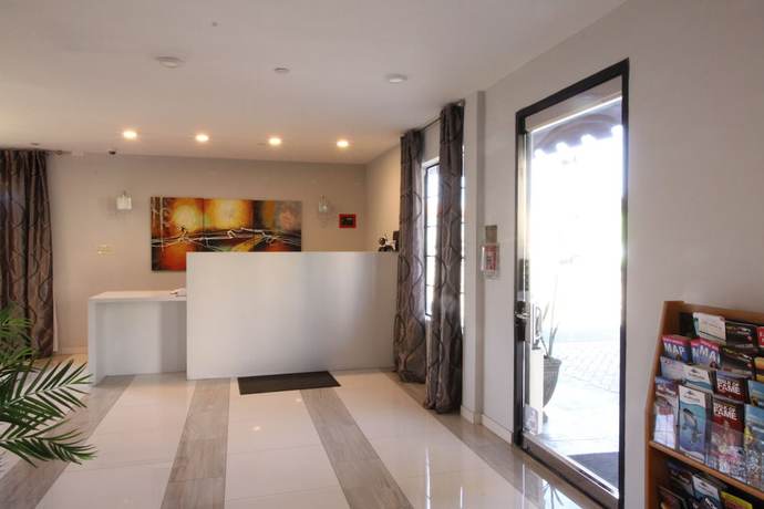 Imagen de los interiores del Hotel Ramada By Wyndham Culver City. Foto 20