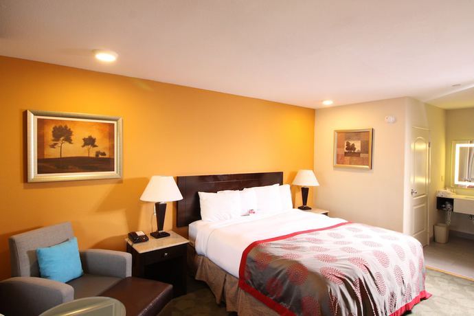 Imagen de la habitación del Hotel Ramada By Wyndham Culver City. Foto 13