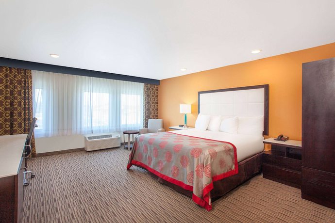 Imagen de la habitación del Hotel Ramada By Wyndham Culver City. Foto 15
