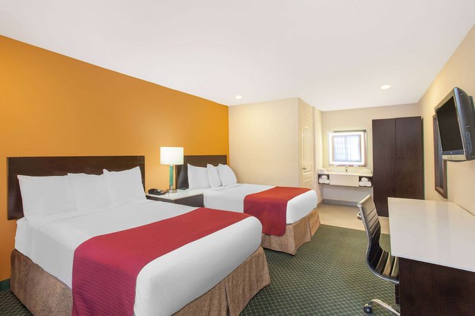 Imagen de la habitación del Hotel Ramada By Wyndham Culver City. Foto 17