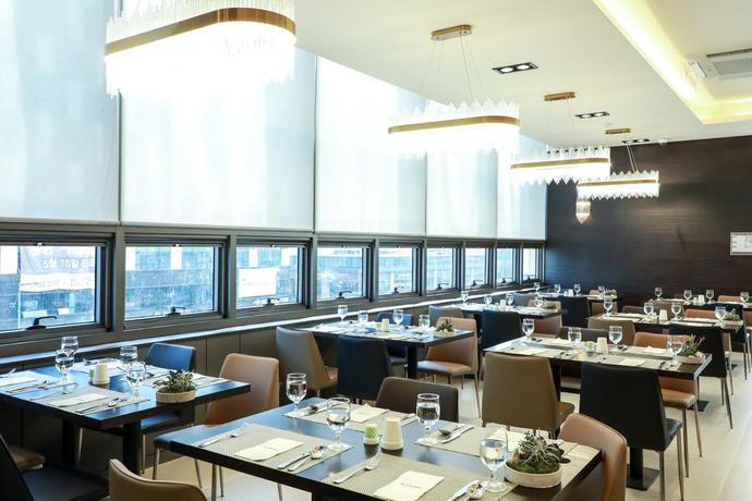 Imagen del bar/restaurante del Hotel Ramada By Wyndham Daejeon. Foto 4