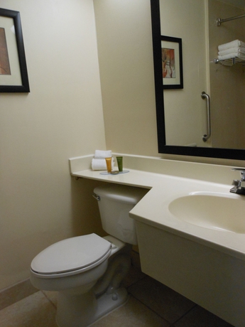 Imagen de la habitación del Hotel Ramada By Wyndham Davenport Orlando South. Foto 3