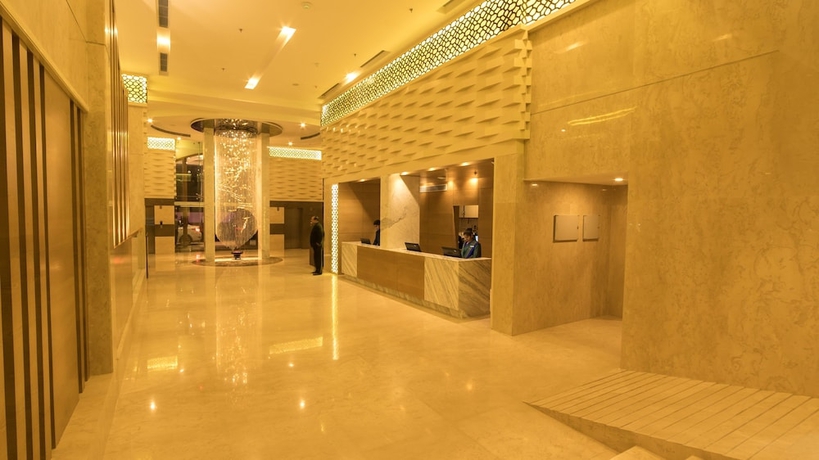 Imagen de los interiores del Hotel Ramada By Wyndham Dehradun Chakrata Road. Foto 15
