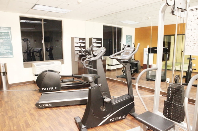 Imagen de los interiores del Hotel Ramada By Wyndham Denver International Airport. Foto 12