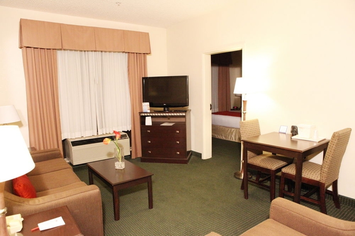 Imagen de la habitación del Hotel Ramada By Wyndham Denver International Airport. Foto 8