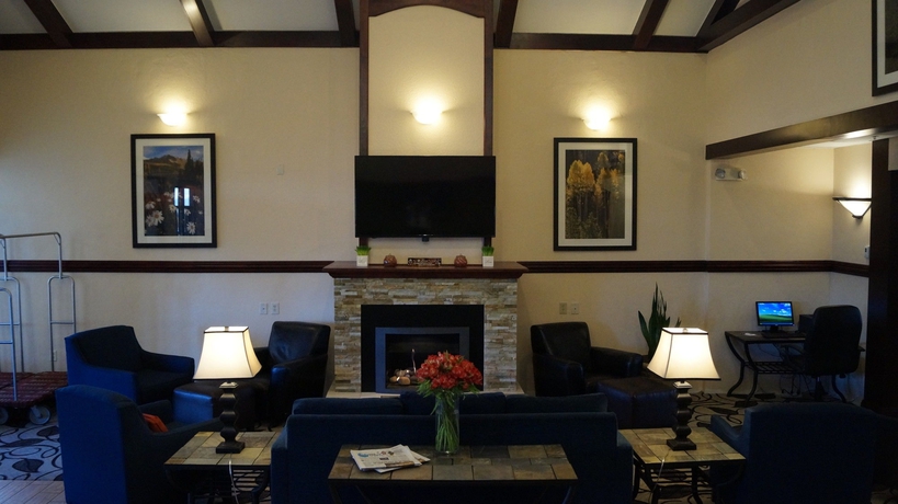 Imagen de los interiores del Hotel Ramada By Wyndham Denver International Airport. Foto 13