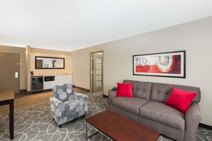 Imagen de la habitación del Hotel Ramada By Wyndham Des Moines Airport. Foto 5