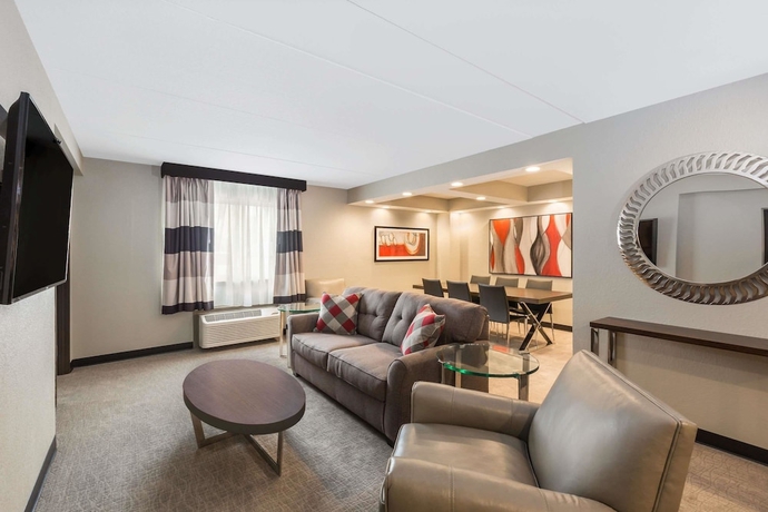 Imagen de la habitación del Hotel Ramada By Wyndham Des Moines Airport. Foto 7