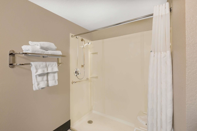 Imagen de la habitación del Hotel Ramada By Wyndham Des Moines Airport. Foto 11
