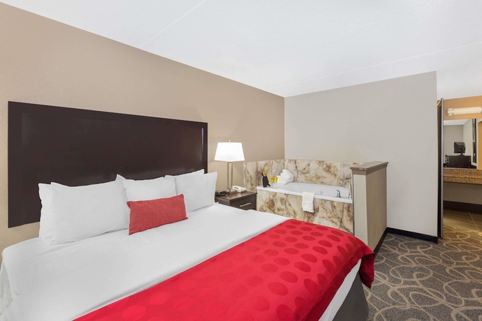 Imagen de la habitación del Hotel Ramada By Wyndham Des Moines Airport. Foto 12