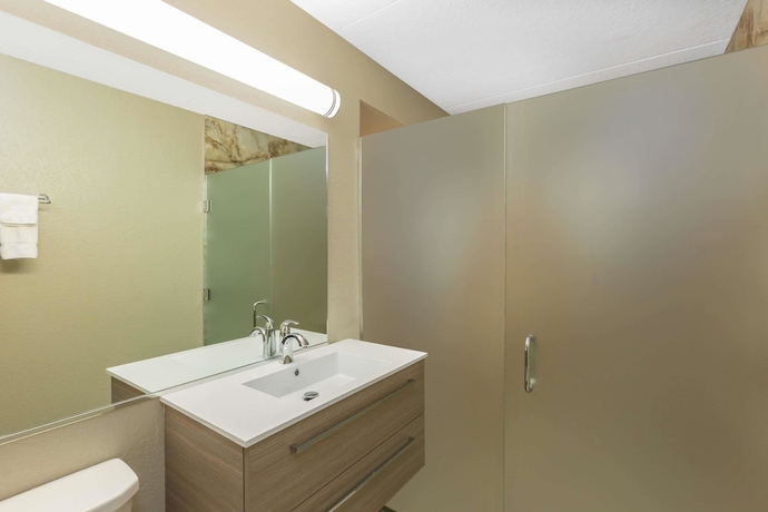 Imagen de la habitación del Hotel Ramada By Wyndham Des Moines Airport. Foto 13