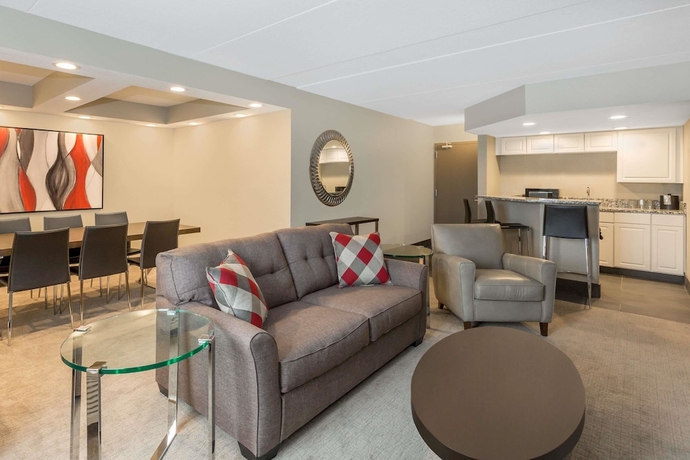 Imagen de la habitación del Hotel Ramada By Wyndham Des Moines Airport. Foto 16
