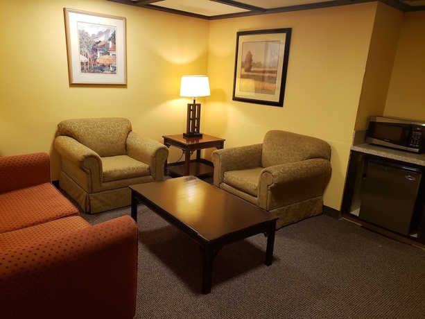 Imagen de la habitación del Hotel Ramada By Wyndham Dfw Airport. Foto 13