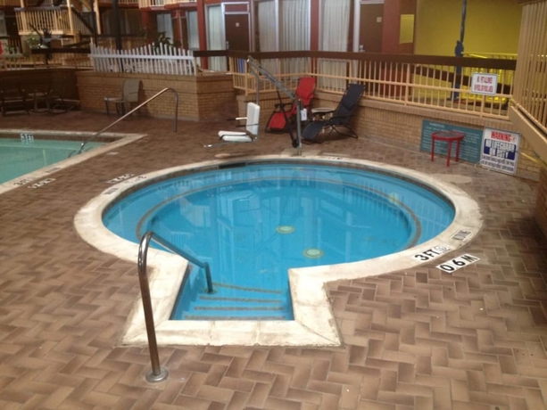 Imagen de la piscina del Hotel Ramada By Wyndham Dfw Airport. Foto 19