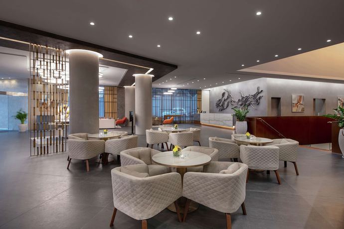 Imagen de los interiores del Hotel Ramada By Wyndham Downtown Beirut. Foto 38