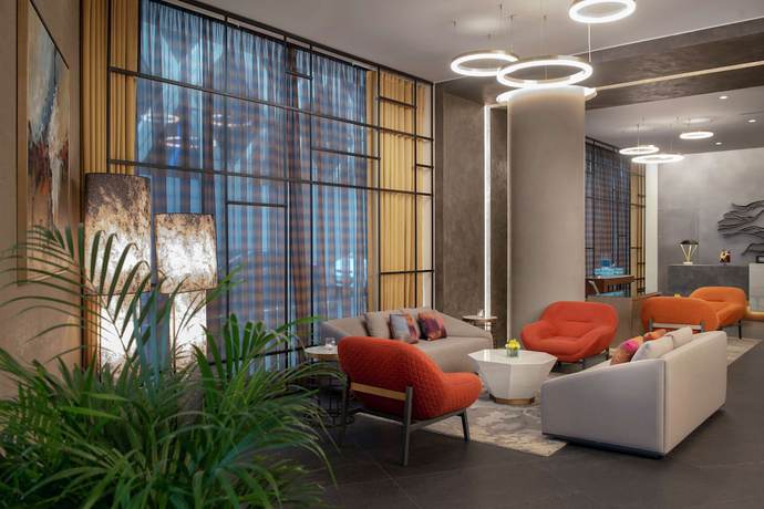 Imagen de los interiores del Hotel Ramada By Wyndham Downtown Beirut. Foto 39