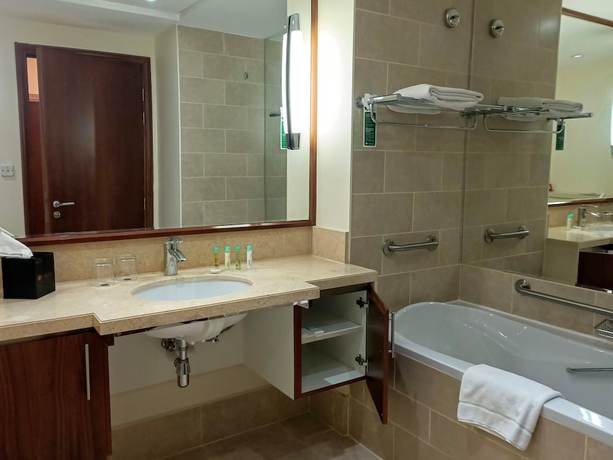 Imagen de la habitación del Hotel Ramada By Wyndham Downtown Dubai. Foto 3