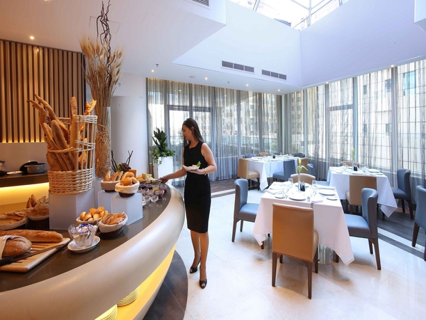 Imagen del bar/restaurante del Hotel Ramada By Wyndham Dubai Barsha Heights. Foto 4