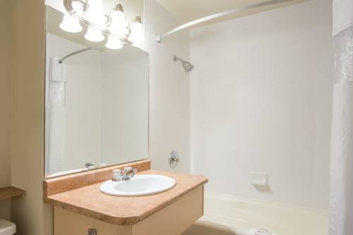 Imagen de la habitación del Hotel Ramada By Wyndham Duncan Cowichan Valley. Foto 6