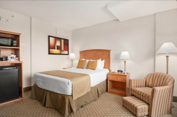 Imagen de la habitación del Hotel Ramada By Wyndham Edmonton South. Foto 6