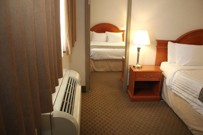 Imagen de la habitación del Hotel Ramada By Wyndham Edmonton South. Foto 10