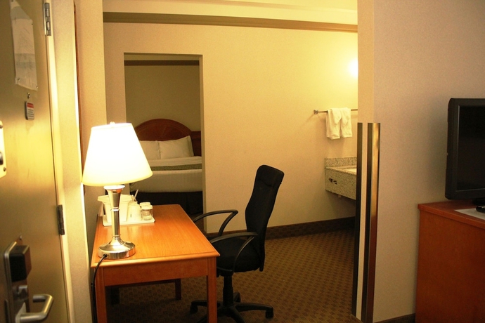 Imagen de la habitación del Hotel Ramada By Wyndham Edmonton South. Foto 11