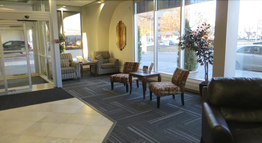Imagen de los interiores del Hotel Ramada By Wyndham Edmonton South. Foto 19