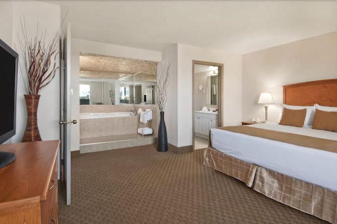 Imagen de la habitación del Hotel Ramada By Wyndham Edmonton South. Foto 14