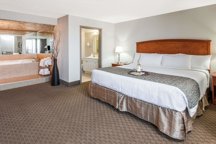 Imagen de la habitación del Hotel Ramada By Wyndham Edmonton South. Foto 17