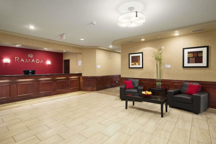 Imagen de los interiores del Hotel Ramada By Wyndham Edson. Foto 14