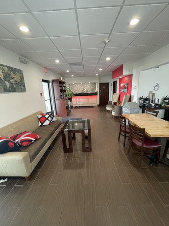 Imagen de los interiores del Hotel Ramada By Wyndham Effingham. Foto 13