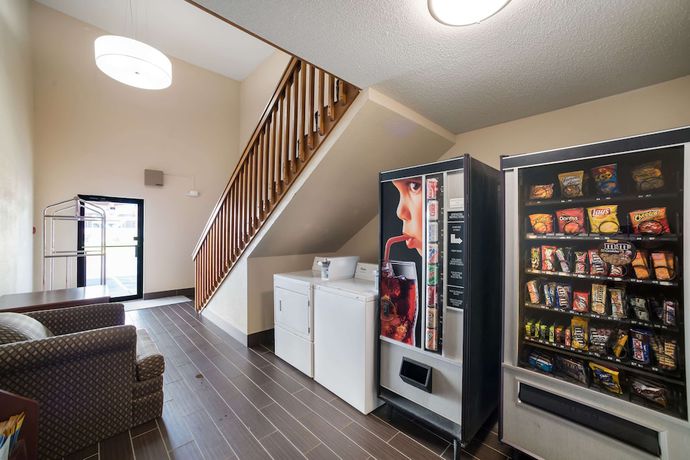 Imagen de los interiores del Hotel Ramada By Wyndham Effingham. Foto 14